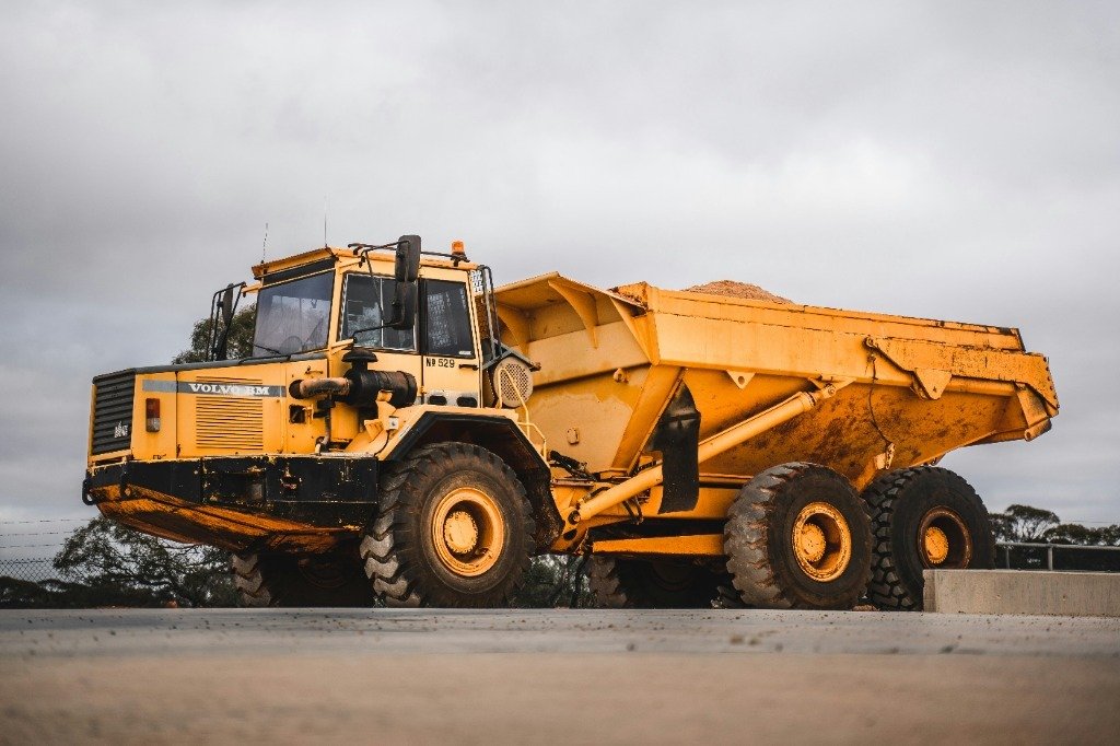 Al Quraish heavy-duty tipper truck for bulk industrial haulage
