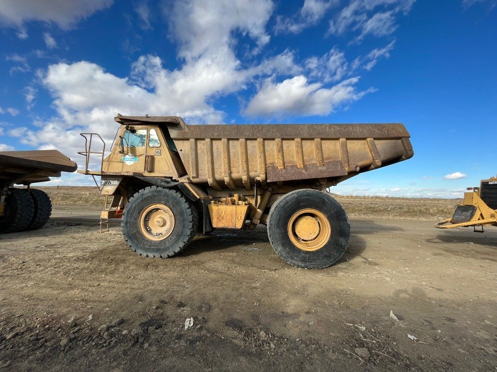Al Quraish heavy-duty tipper truck for bulk industrial haulage
